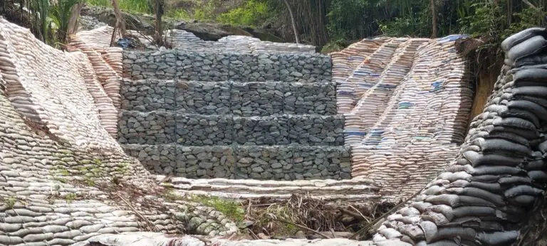 Serviço de contenção e controlee de erosão